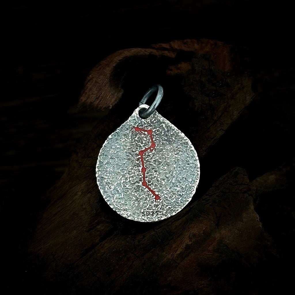 TaoWards Hammered Yin Yang Big Dipper Pendant Necklace — design detail