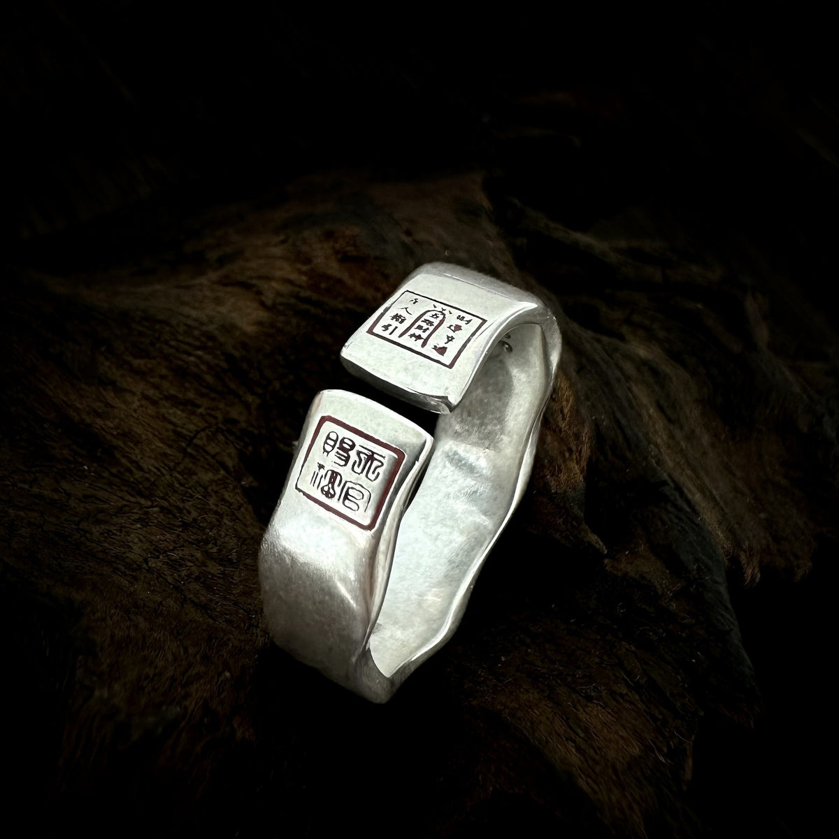 Open back of the TaoWards inscription ring, showing the two squared ends.